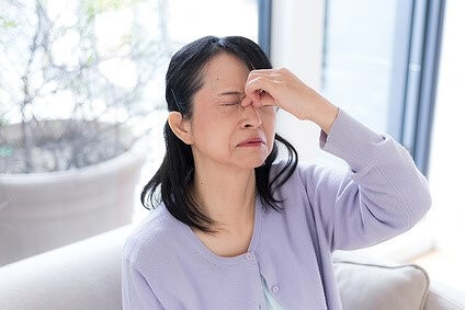 こんな症状があると老眼の可能性が…