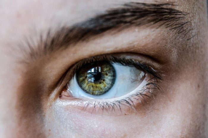 白内障は何歳から始まる？白内障は何歳から発症しやすい？年齢別のリスクと予防法を徹底解説